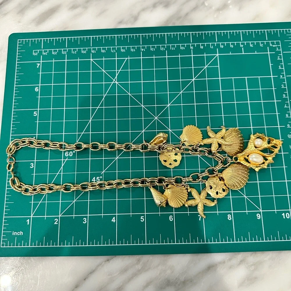 Vintage Gold Tone Metal Tropical Beach Shell and Starfish Statement Necklace - Picture 7 of 8